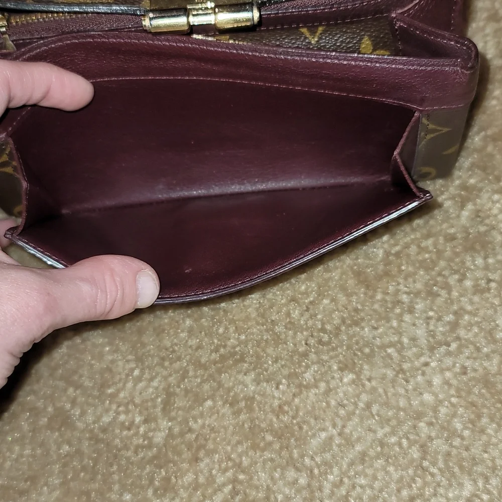 Authentic Louis Vuitton wallet - Picture 7 of 13